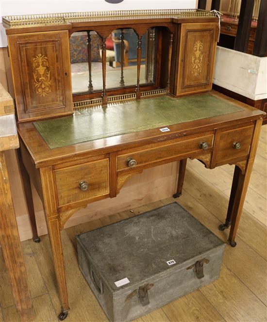 An Edwardian inlaid mahogany bonheur du jour W.91cm